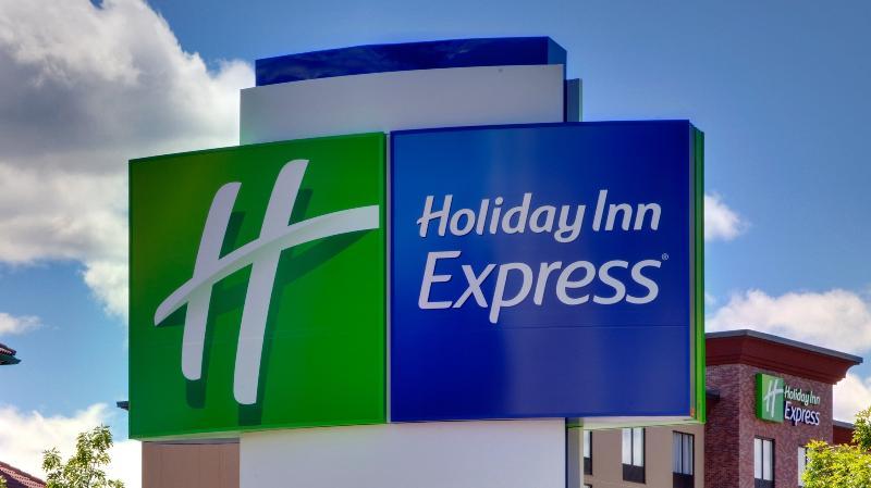 Holiday Inn Express & Suites - Atchison, An Ihg Hotel Exterior photo